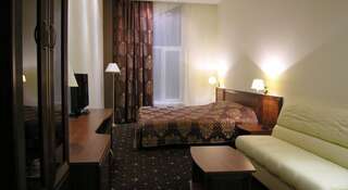 Гостиница Orbita Hotel Усинск Номер Делюкс с кроватью размера "king-size"-1