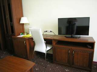 Гостиница Орбита Усинск Улучшенный номер с кроватью размера «king-size»-3