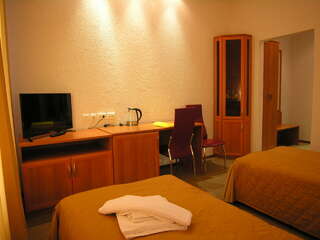 Гостиница Орбита Усинск Двухместный номер с 2 отдельными кроватями-2